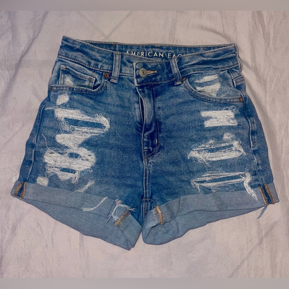 jean shorts w rips - lightwash denim
